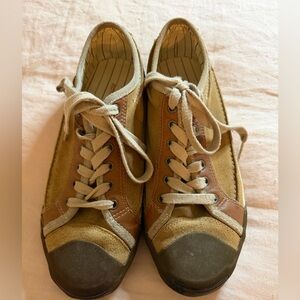 Rocket Dog Tan and Brown Sneakers